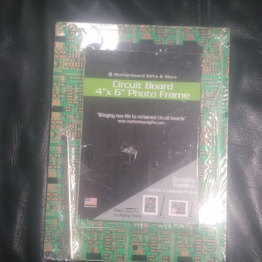 NWT Motherboardgifts 3 Frames/1 Price